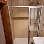 Post אורחן